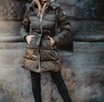 Öves steppelt télikabát khaki – Hosszított női télikabát – Innova Fashion – 2. kép